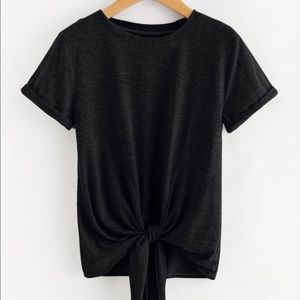 🎀 REDUCED 🎀 Super cute Casual Plain Knot Tee